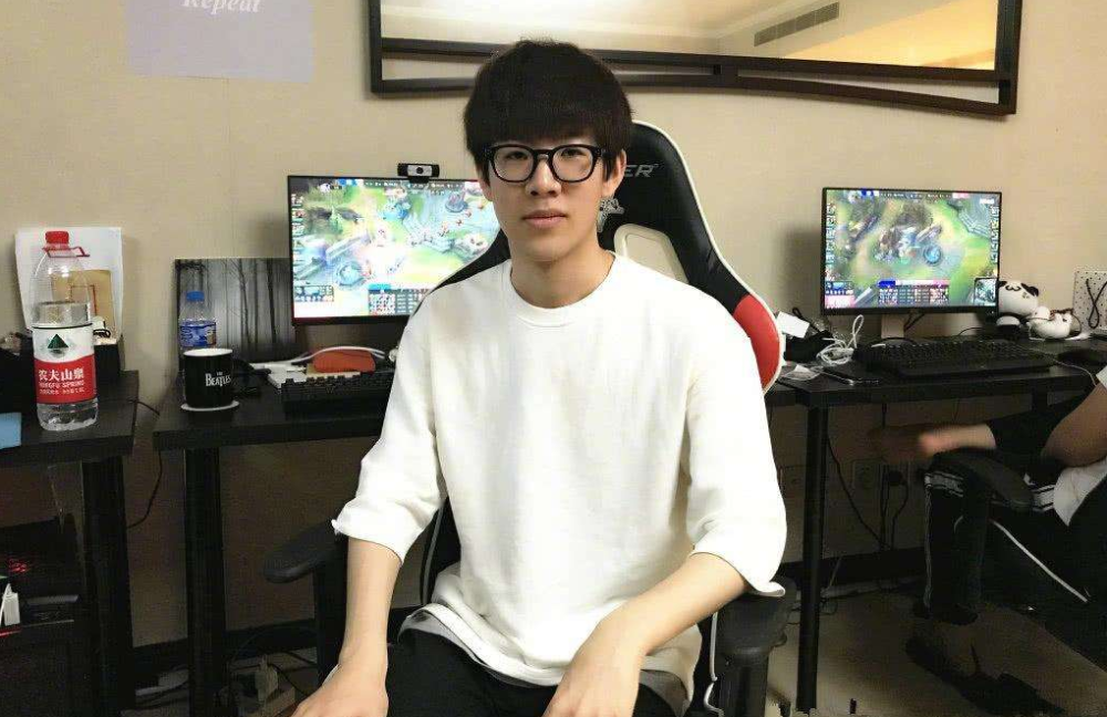 他的价值更 他的价值更